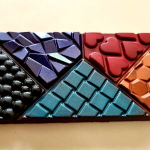 Handmade Vegan Dark Chocolate 'Fleur de Sel & Saffron' - Image 3